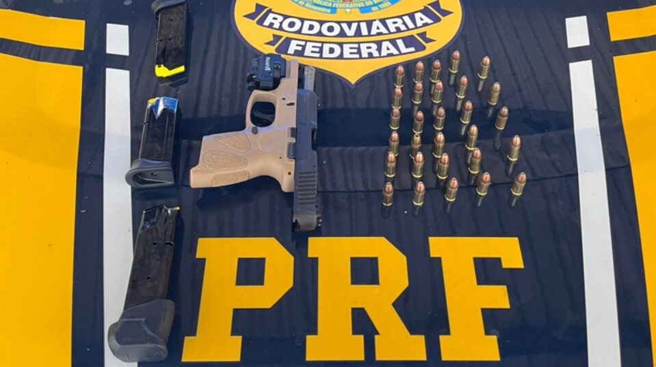 PRF apreende arma de fogo de uso restrito e munições durante fiscalização em Imperatriz