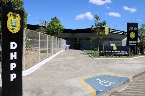 Suspeito de incendiar moto e matar jovem com tiro no peito em Teresina é preso; polícia aponta 'crime passional'