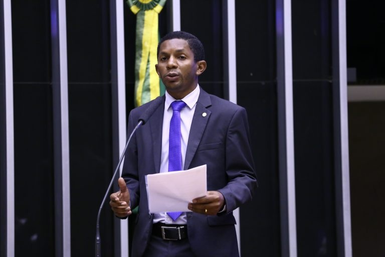 Operação da PF mira deputado JP por suspeita de compra de votos com combustível, em Imperatriz