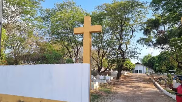 Homem é encontrado morto com marcas de tiros em cemitério na Zona Sul de Teresina