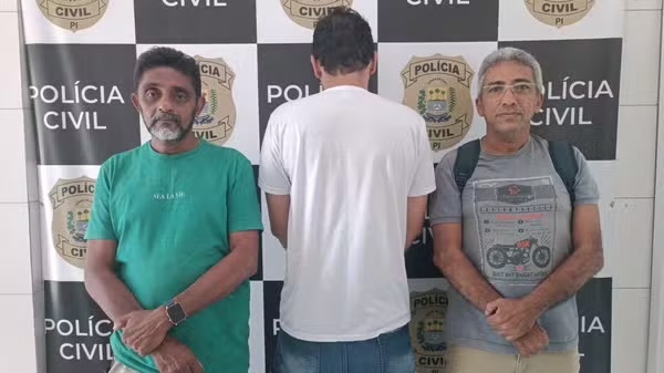 'Pelo amor de Deus, parem de comprar celular sem nota', diz delegado após prender dono de loja com aparelhos roubados na Zona Sul de Teresina