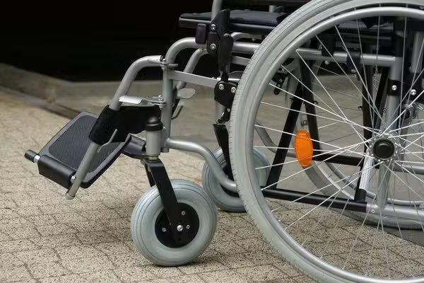 Edital com salários de até R$ 3,7 mil na educação é alvo do MP por suposta 'discriminação por motivo de deficiência'