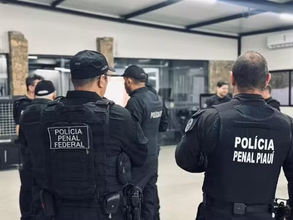 Grupo atuava com compra, transporte e venda de drogas, além de lavagem de dinheiro por meio de empresas de fachada.