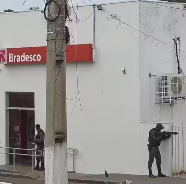 Gerente de banco é mantido refém com explosivo preso ao corpo em Porto Franco