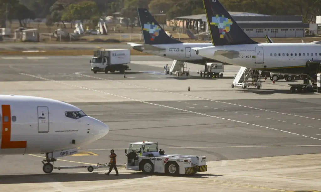 Governo zera impostos sobre combustível de aviação para conter impactos de conflito no Oriente Médio