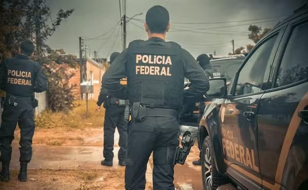 PF cumpre mandados em São Luís contra suspeito de fraudar laudos médicos para obter isenção de IPI