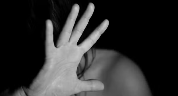 Homem é preso suspeito de estuprar a própria mãe, de 66 anos, em Balsas