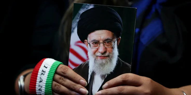 Ausência de Mojtaba marca funeral de Ali Khamenei no Irã