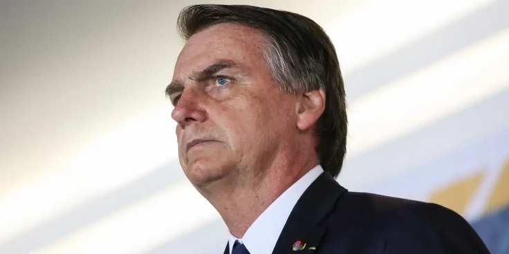 Polícia Federal faz buscas por armas e munição na casa de Bolsonaro