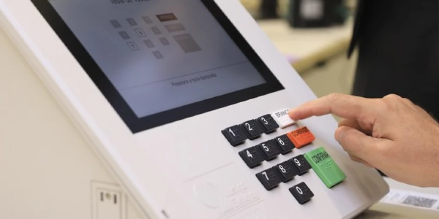 Assinatura digital e lacração impedem alteração em sistemas eleitorais