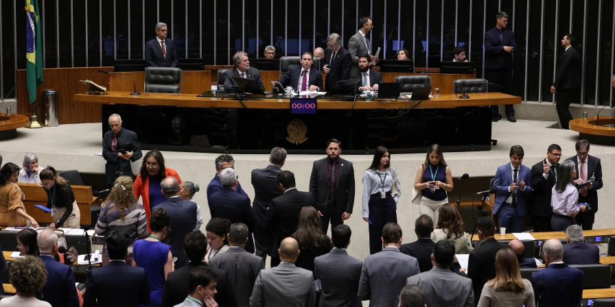 Câmara aprova redução de impostos para combustíveis e outros setores